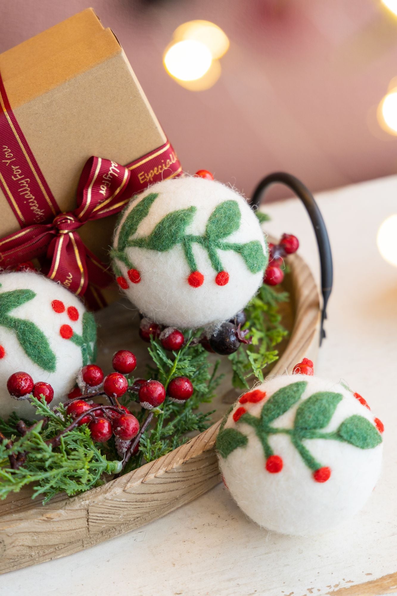 3.1"Dia Wool Felt/Polyfoam Holly Berry Deco Ball Ornament, Decorative Hanging Ball Christmas Tree Ornaments for Holiday Party Decorations, Set of 8.